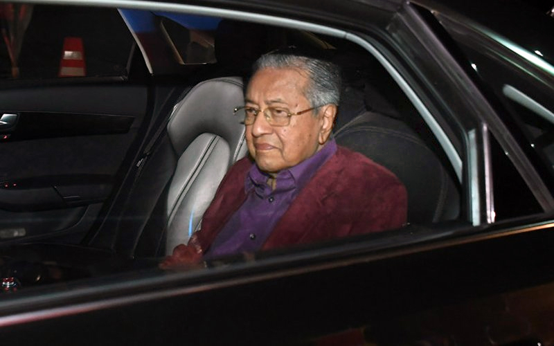 Menteri interim perdana najib Mahathir Mohamad