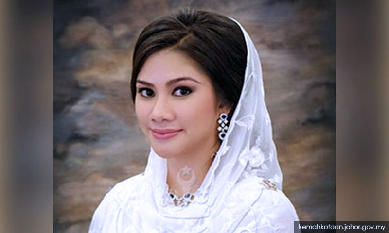 Che Puan Khaleeda Bustamam - isteri kepada TMJ