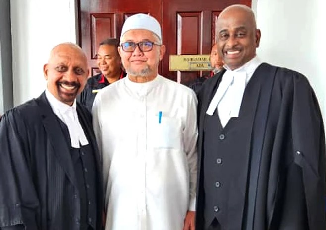 Razman Zakaria and his lawyer Naran Singh and Anwar Ibrahim lawyer SN Nair